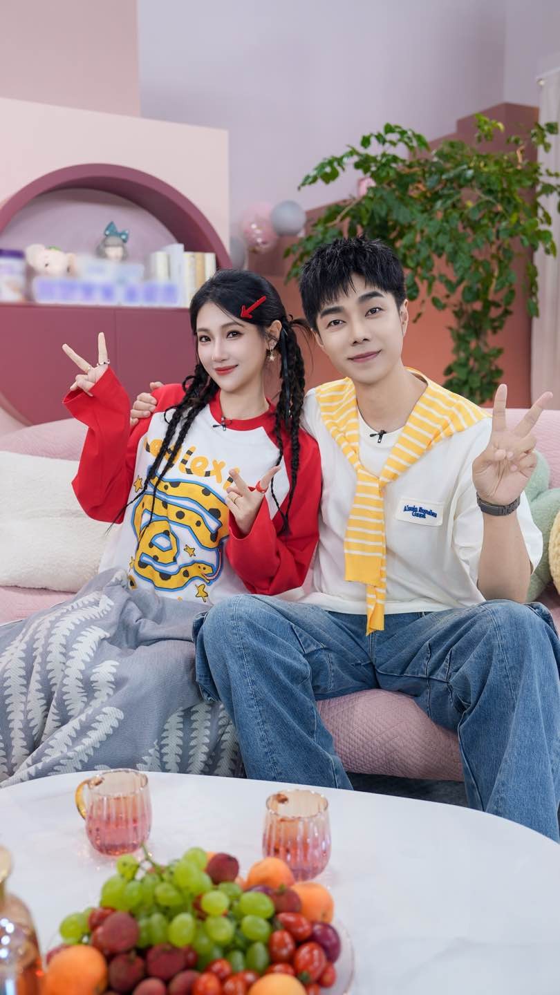 1752928928167980.jpg 袁成杰陳芊芊雙人照.jpg